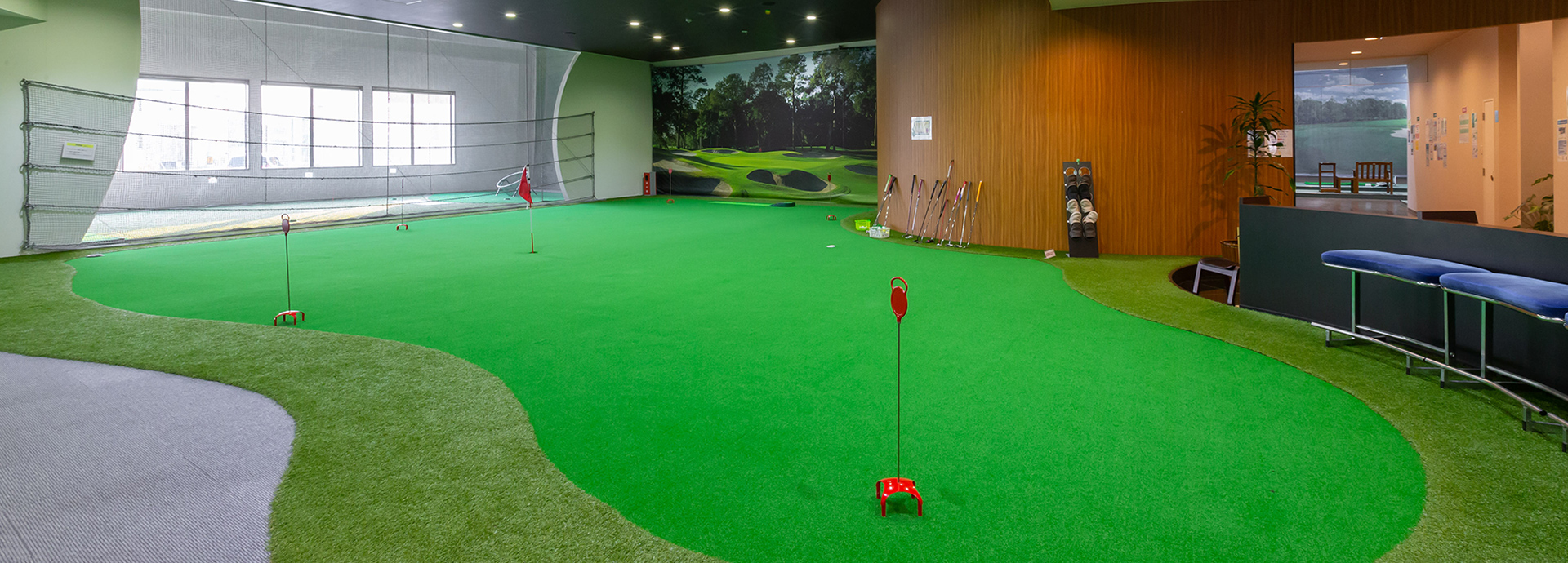 国内最大級 屋内ゴルフ練習場 打席数計31席＋パター練習場・プロの講師による本格レッスン・仕事帰りもOK！快適で充実した設備