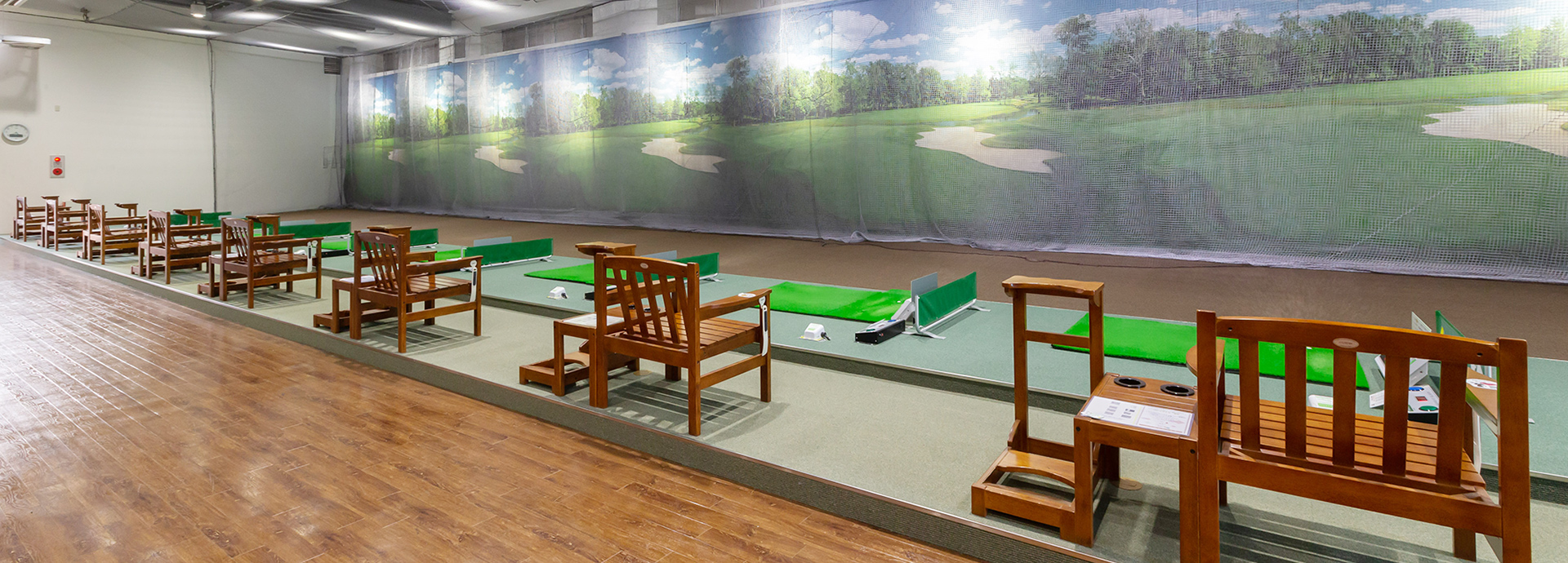 国内最大級 屋内ゴルフ練習場 打席数計31席＋パター練習場・プロの講師による本格レッスン・仕事帰りもOK！快適で充実した設備